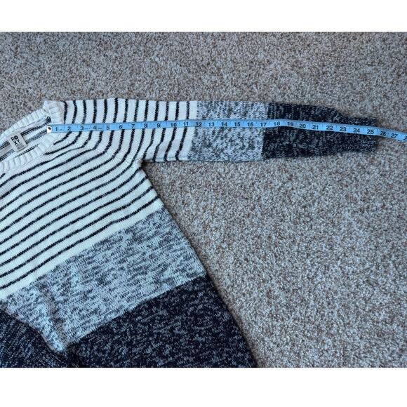 Roxy Sweater Dress, size women's Medium, Black, gray & cream soft sweater - Picture 6 of 10